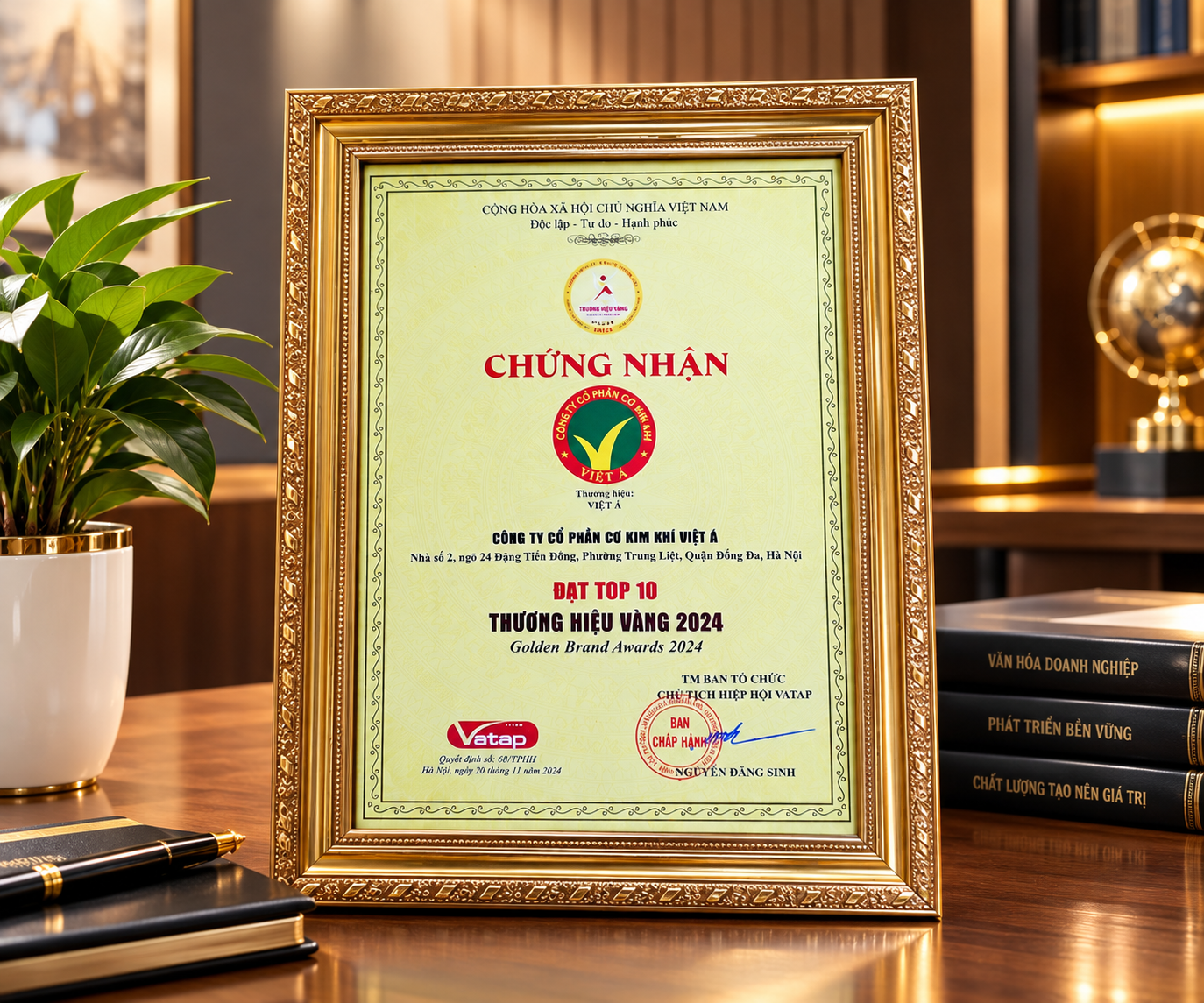 Hình 1: Chứng nhận "TOP 10 THƯƠNG HIỆU VÀNG 2024"
