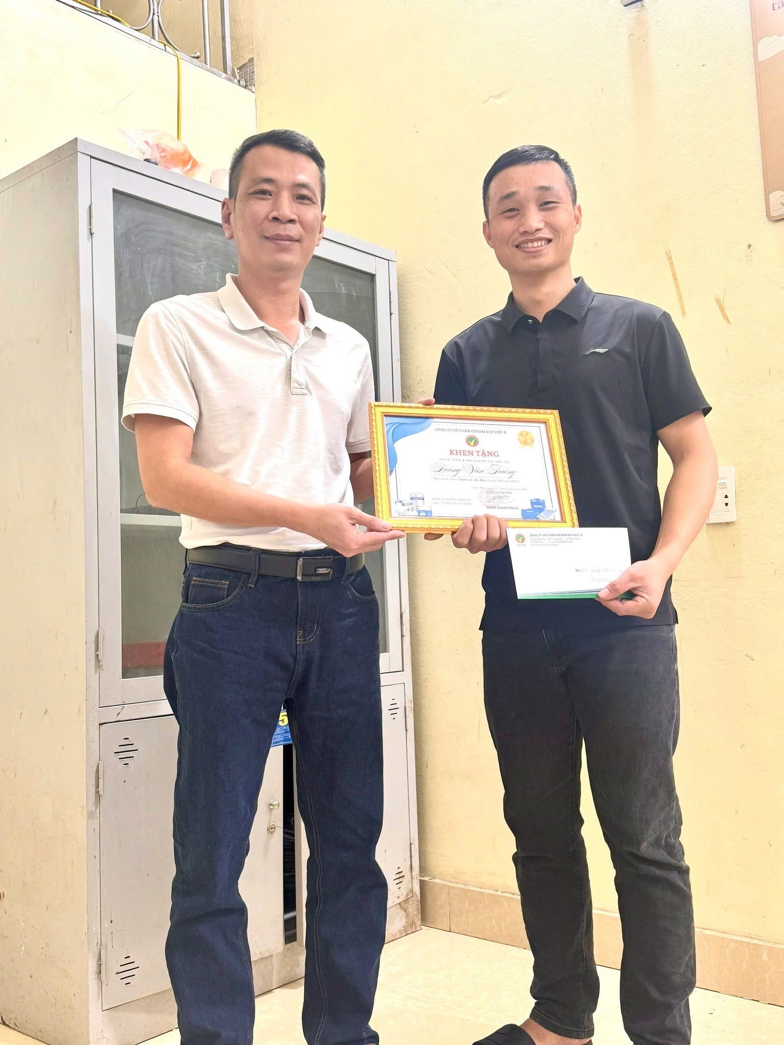 Động viên, khen thưởng kịp thời khi có thành tích xuất sắc